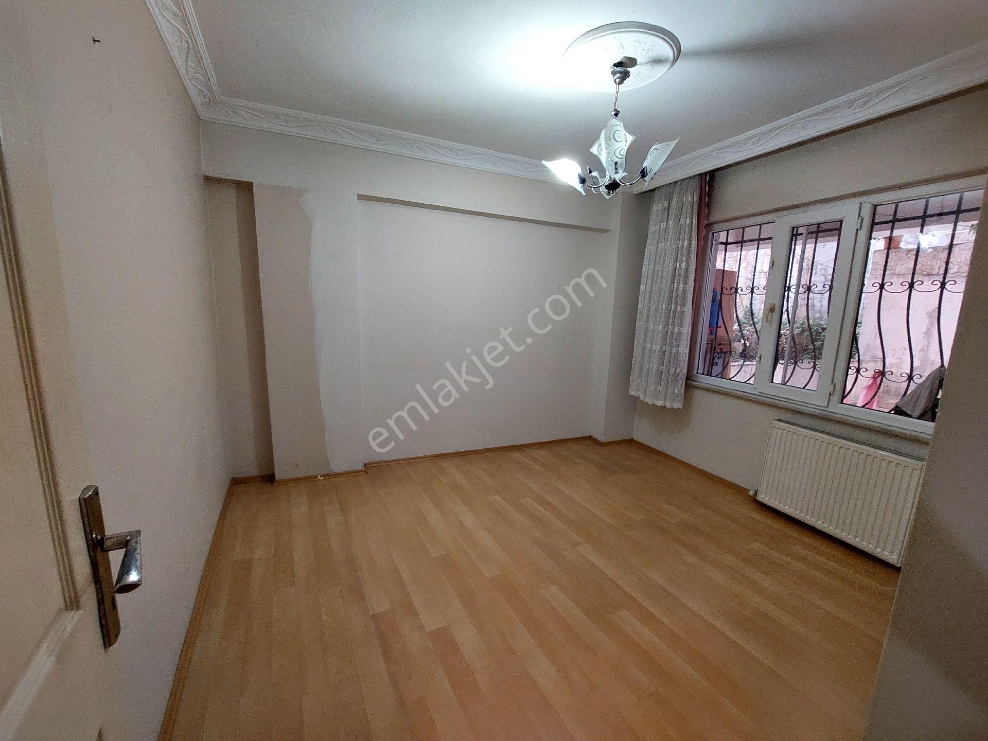 Gaziosmanpaşa Küçükköy Geleri Cadesi De Acıl Satılık Yüksek Giriş Kat Balkonlu 3+1 120 M2 - Görsel 9