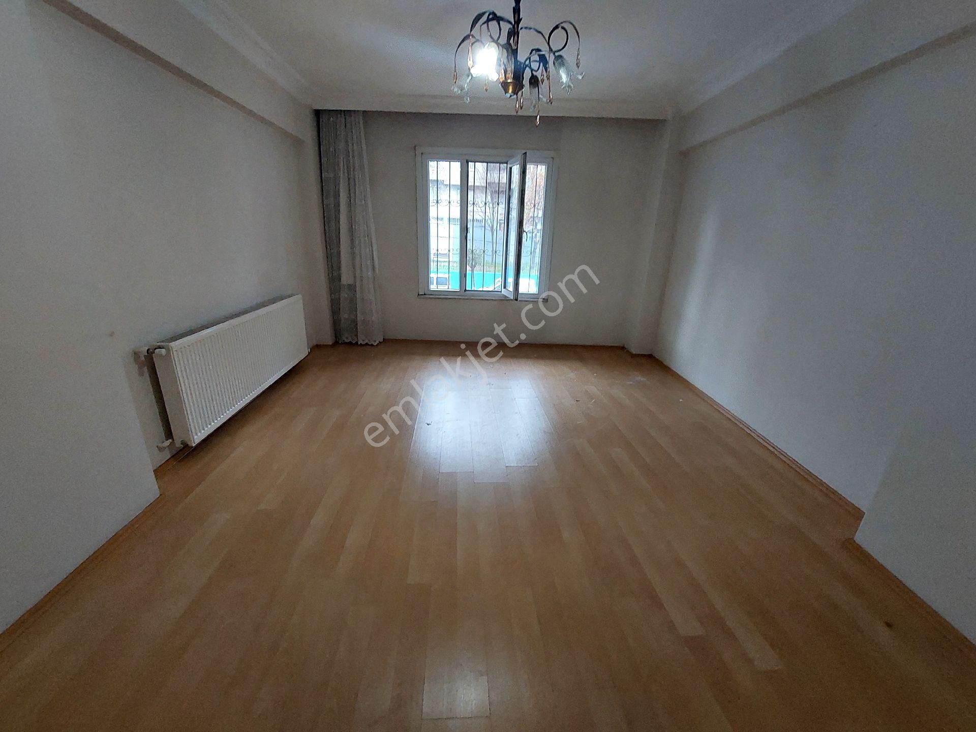 Gaziosmanpaşa Küçükköy Geleri Cadesi De Acıl Satılık Yüksek Giriş Kat Balkonlu 3+1 120 M2 - Görsel 3