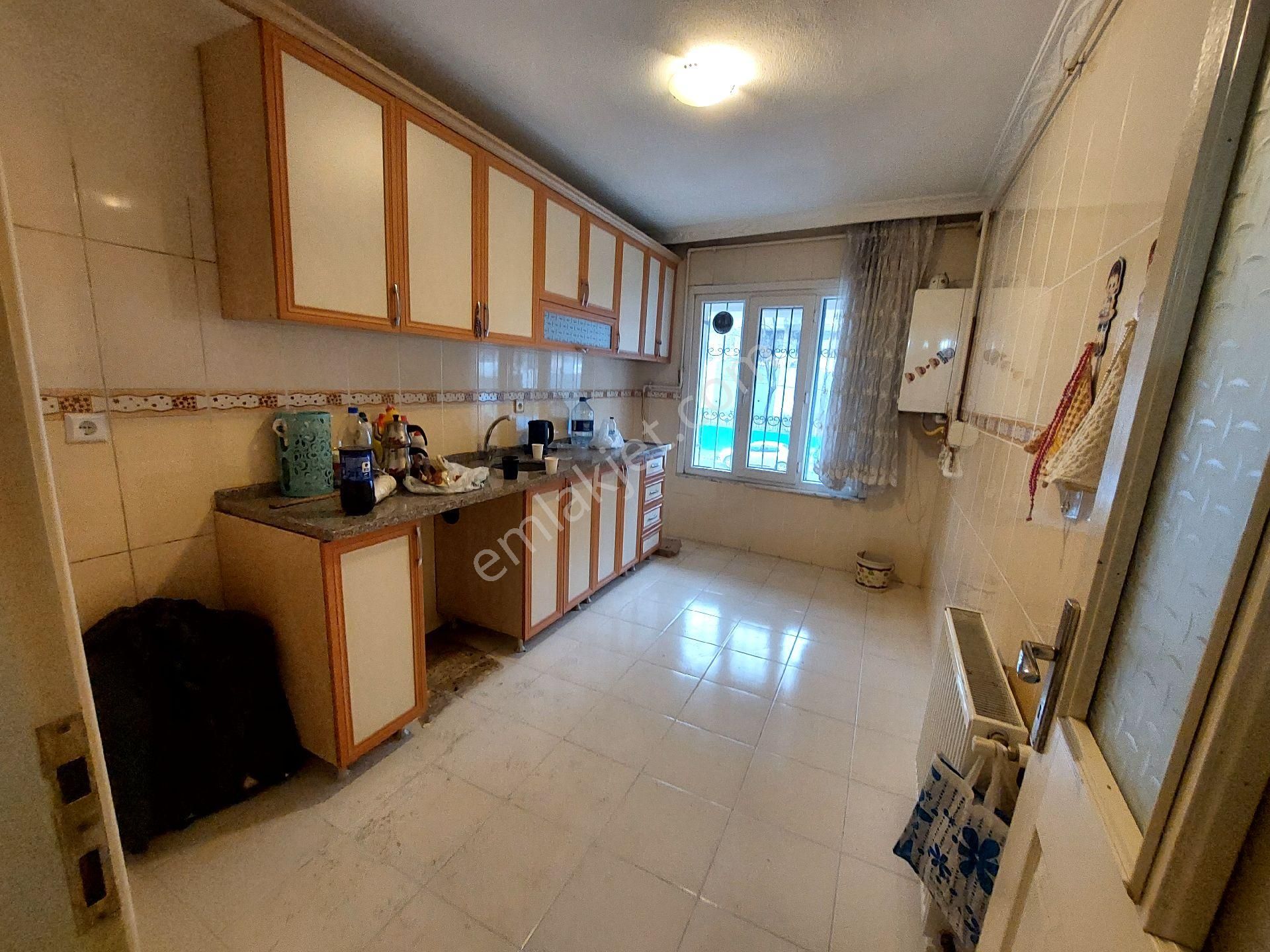 Gaziosmanpaşa Küçükköy Geleri Cadesi De Acıl Satılık Yüksek Giriş Kat Balkonlu 3+1 120 M2 - Görsel 13