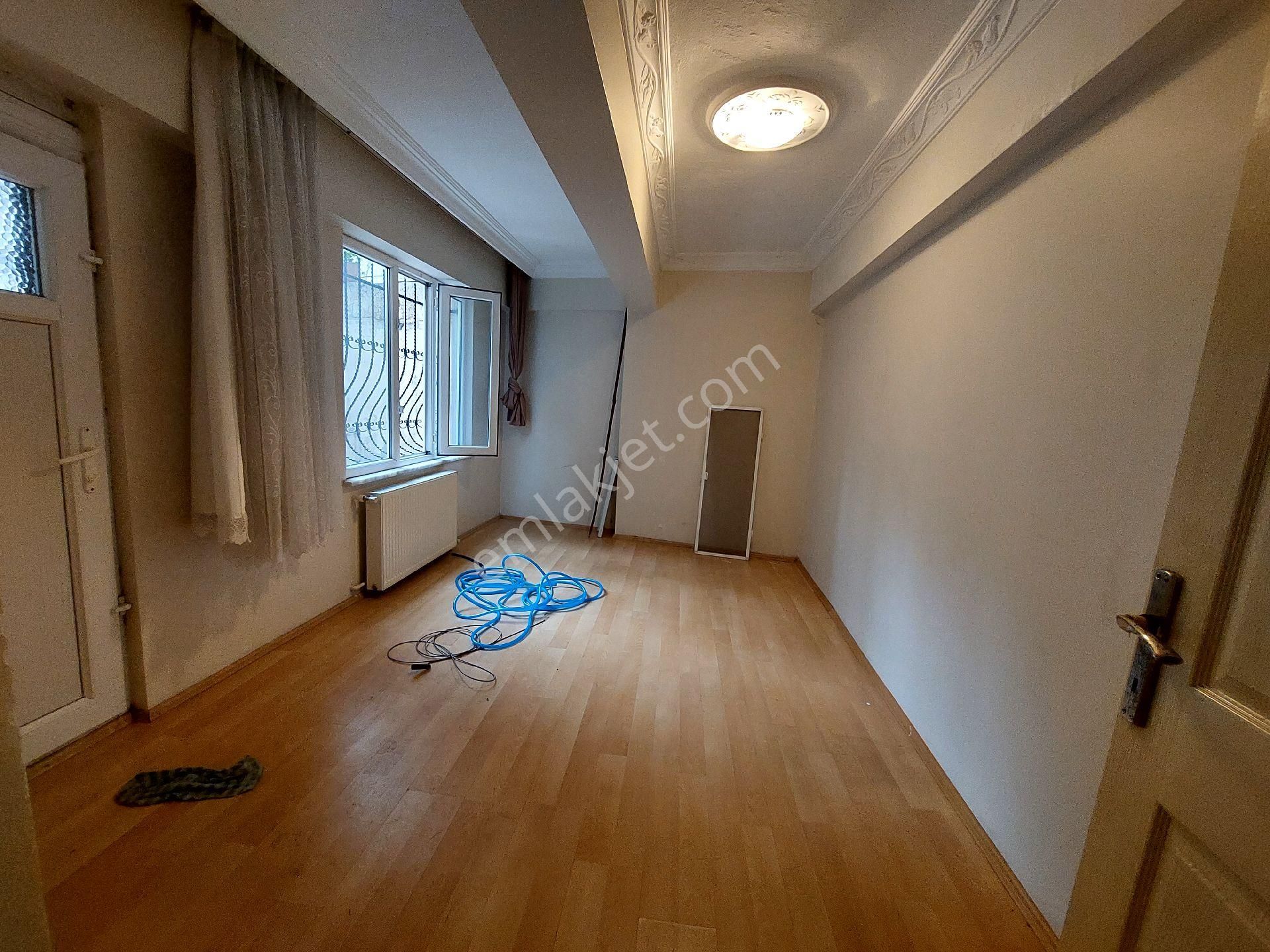 Gaziosmanpaşa Küçükköy Geleri Cadesi De Acıl Satılık Yüksek Giriş Kat Balkonlu 3+1 120 M2 - Görsel 7