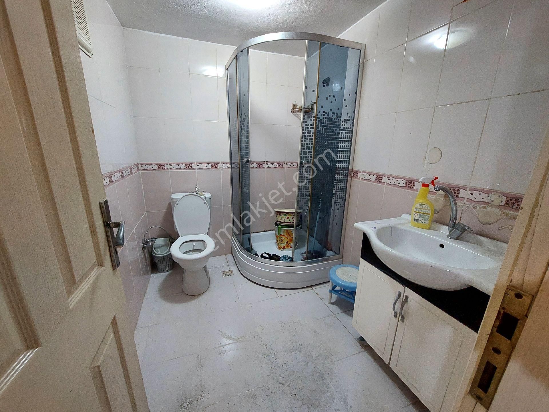 Gaziosmanpaşa Küçükköy Geleri Cadesi De Acıl Satılık Yüksek Giriş Kat Balkonlu 3+1 120 M2 - Görsel 22