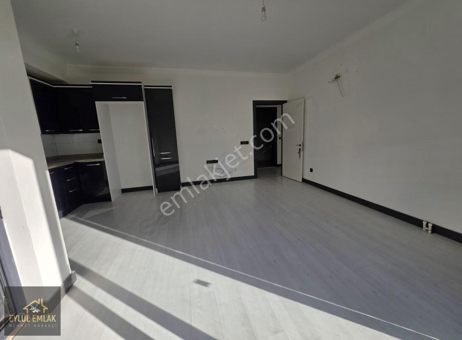 Mumcularda Satılık Geniş Bahçe Kullanımlı Satılık 2+1 Daire - Görsel 30