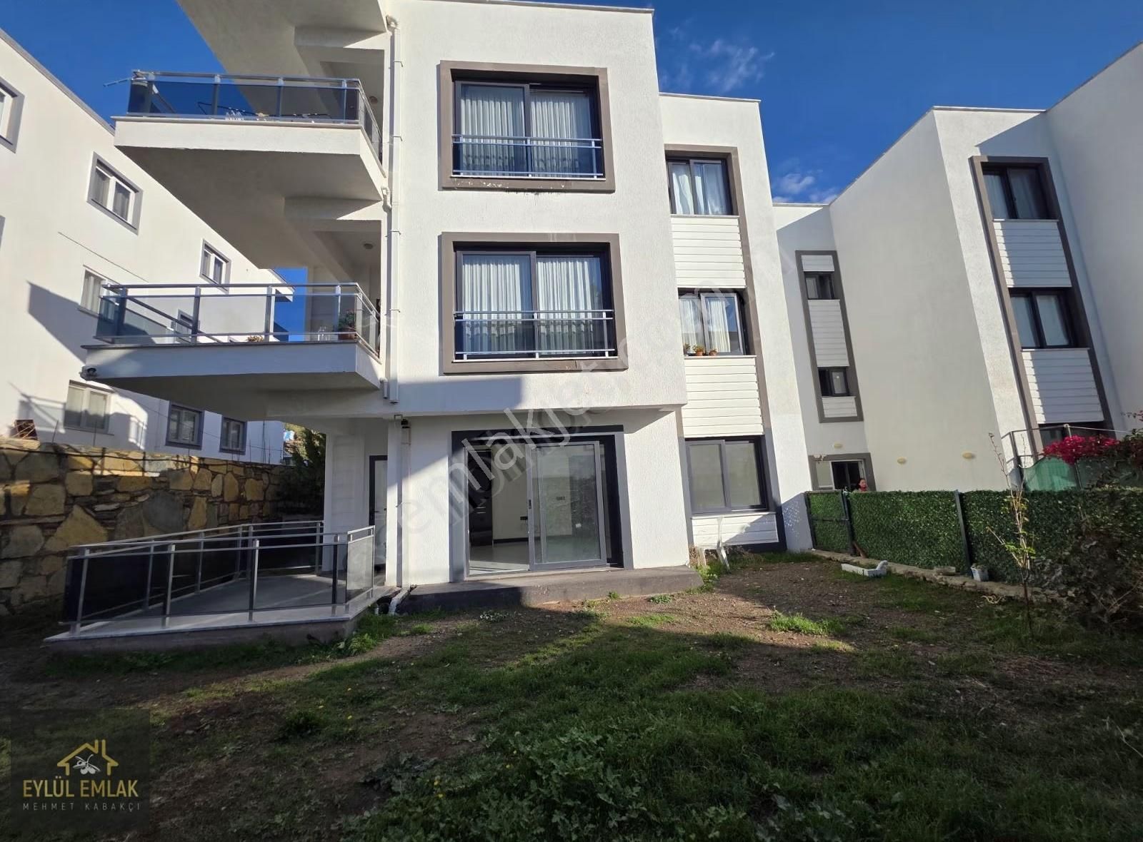 Mumcularda Satılık Geniş Bahçe Kullanımlı Satılık 2+1 Daire - Görsel 14