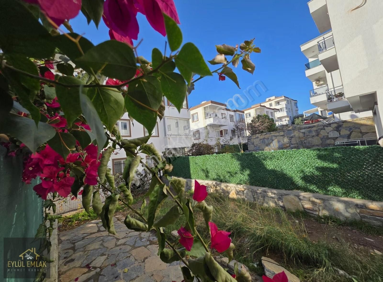 Mumcularda Satılık Geniş Bahçe Kullanımlı Satılık 2+1 Daire - Görsel 10