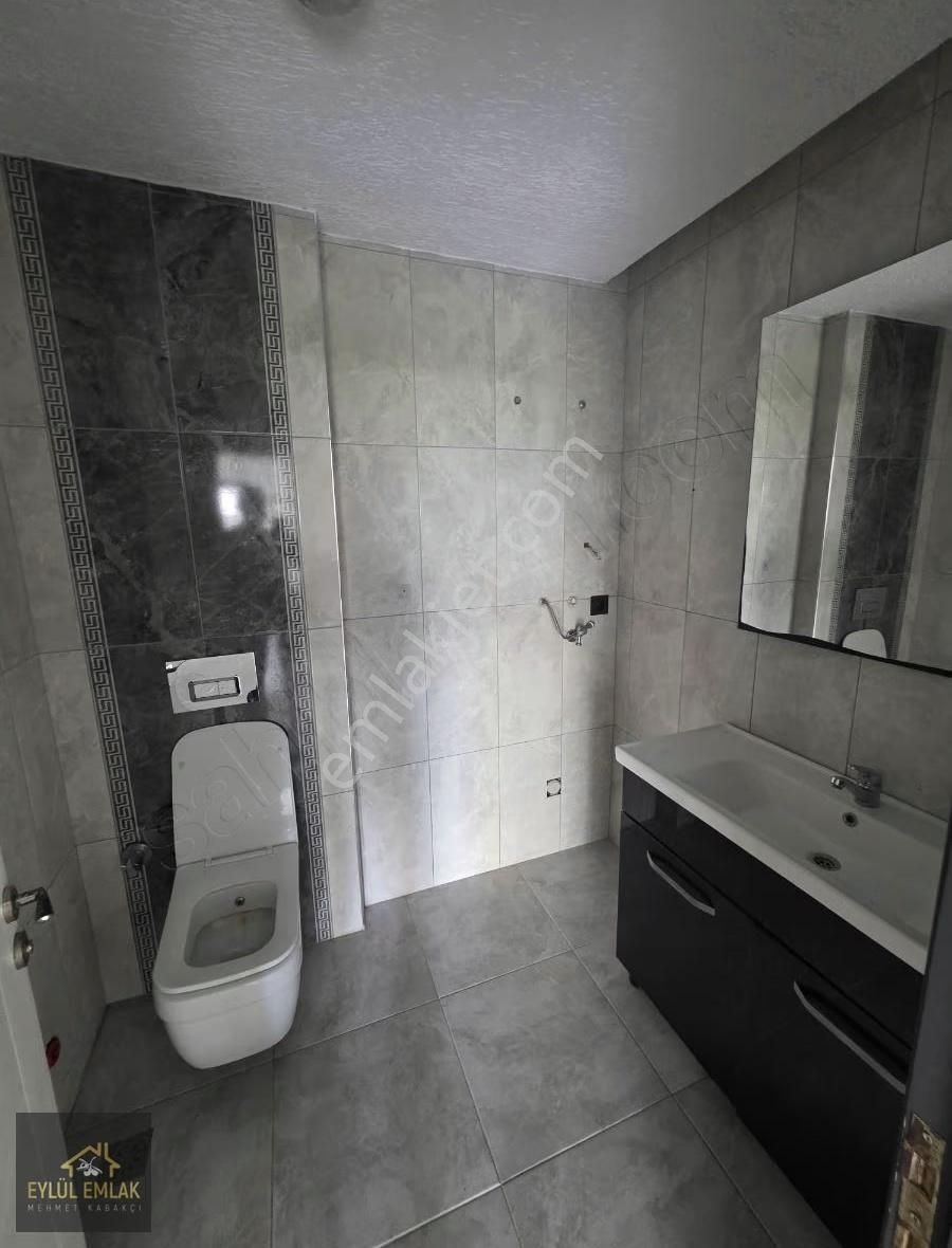 Mumcularda Satılık Geniş Bahçe Kullanımlı Satılık 2+1 Daire - Görsel 13