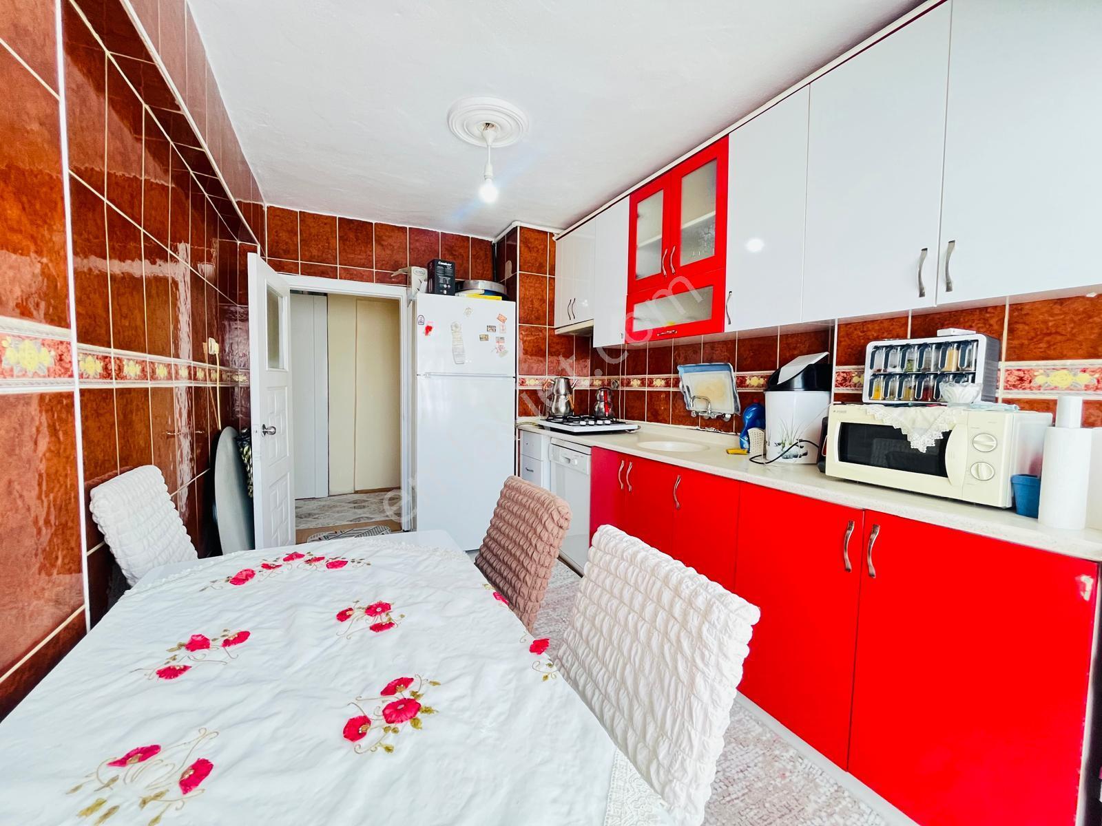Atatürk'te 5+1 Teraslı Cadde Üzerinde Geniş Yapılı Satılık Daire!!! - Görsel 3