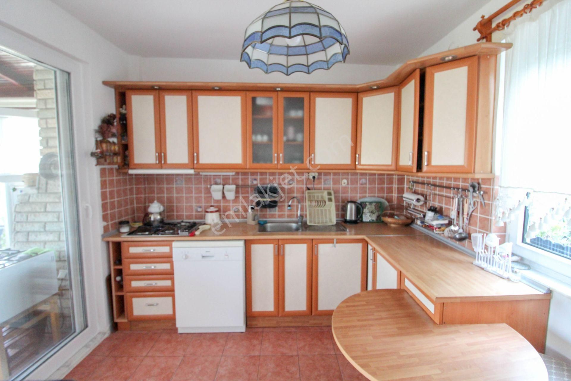 Akyarlar'da Satılık Plaja Yakın Deniz Manzaralı Bahçeli Villa - Görsel 5