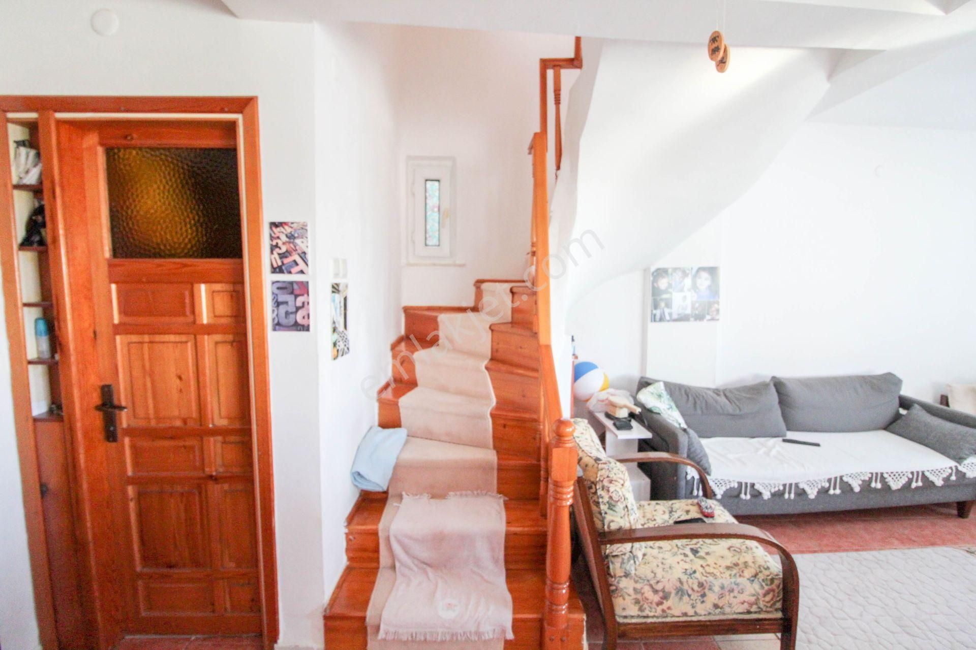 Akyarlar'da Satılık Plaja Yakın Deniz Manzaralı Bahçeli Villa - Görsel 8