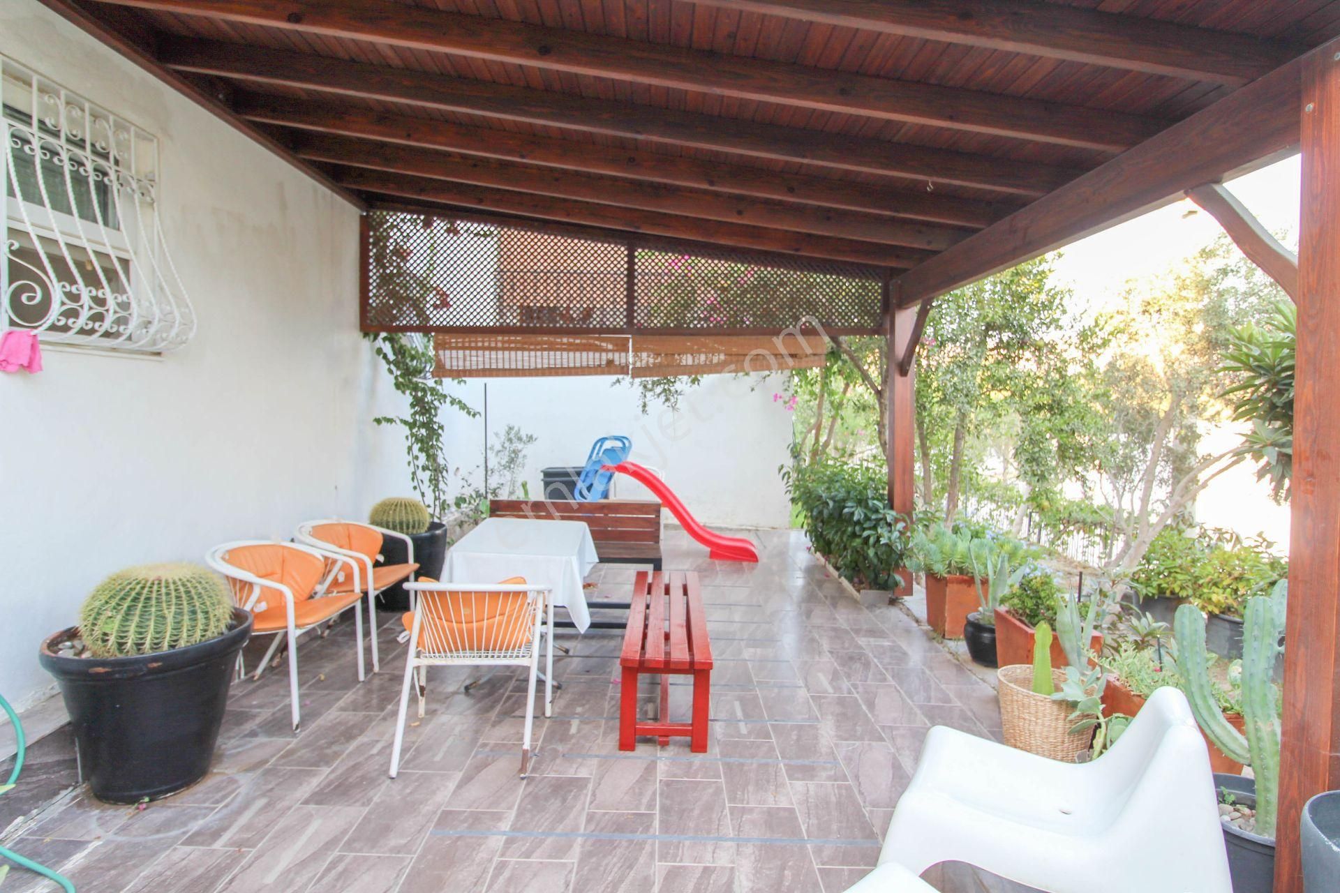 Akyarlar'da Satılık Plaja Yakın Deniz Manzaralı Bahçeli Villa - Görsel 24