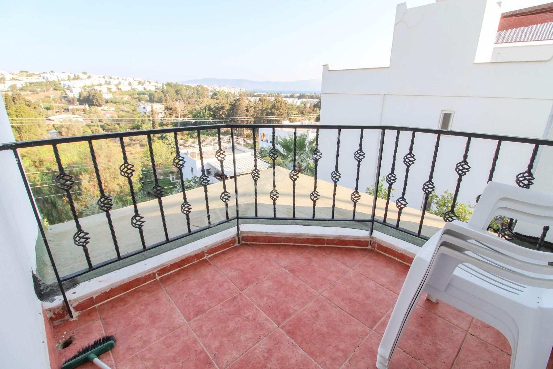 Akyarlar'da Satılık Plaja Yakın Deniz Manzaralı Bahçeli Villa - Görsel 15