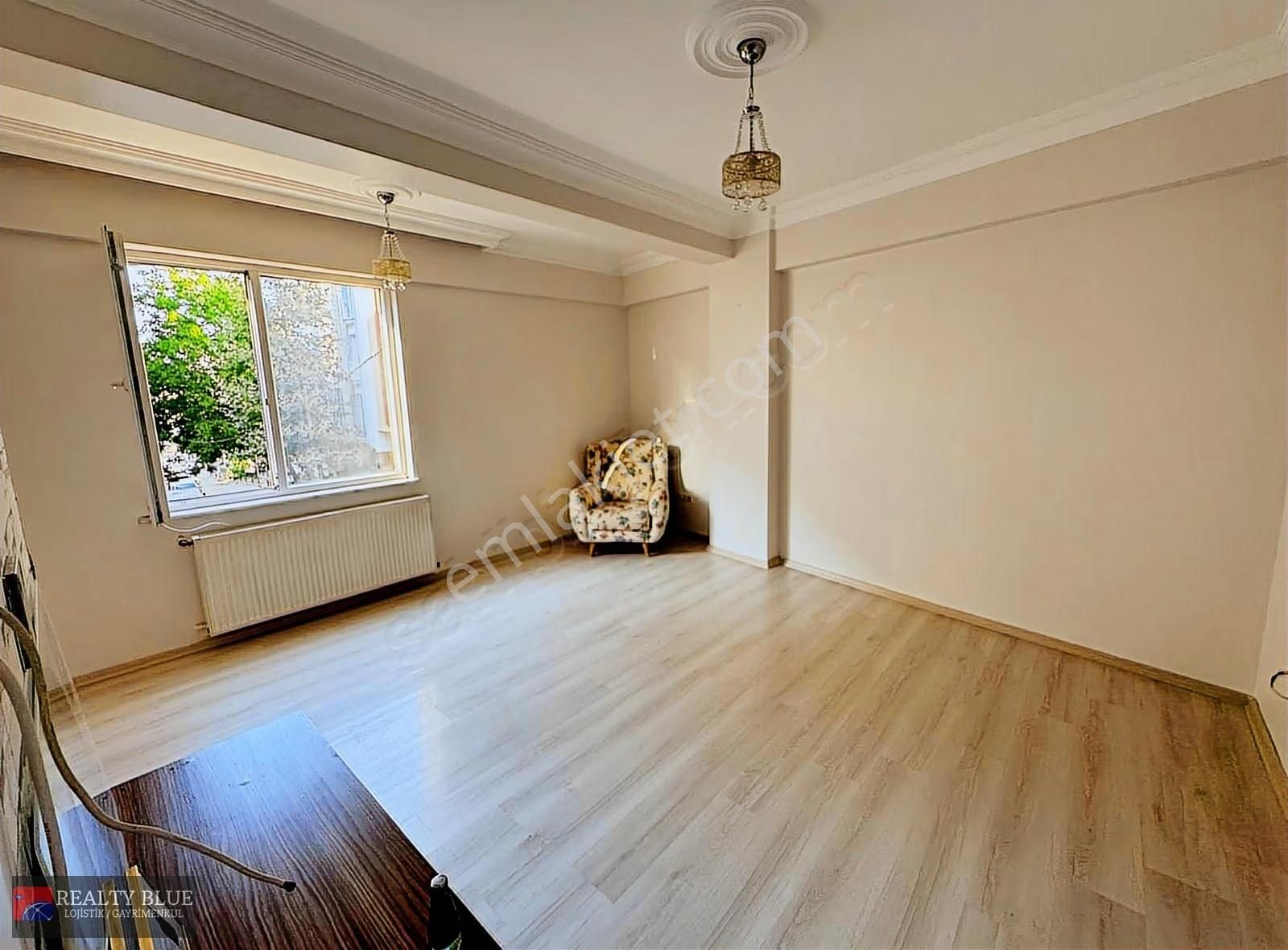 Çekmeköy Hamidiye'de Cadde Üzeri Arakat Balkonlu 2+1 Geniş Daire - Görsel 10