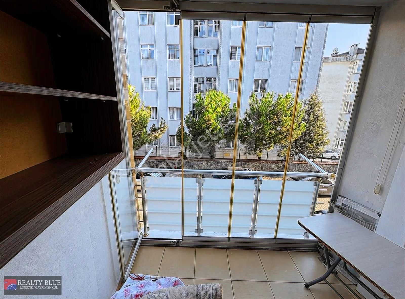 Çekmeköy Hamidiye'de Cadde Üzeri Arakat Balkonlu 2+1 Geniş Daire - Görsel 4