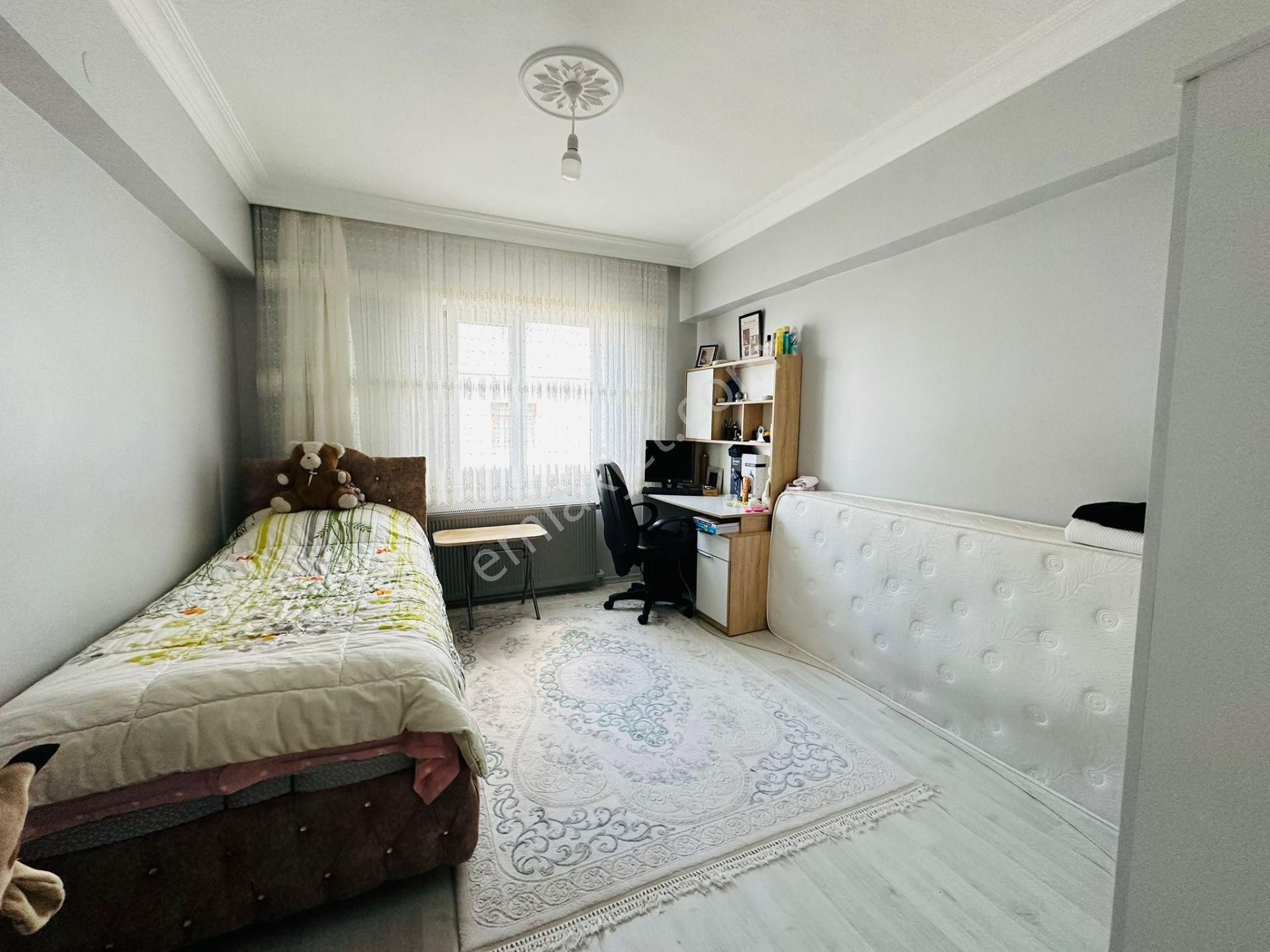 Karapürçek't Cadde Üzerinde Kök Tapu 3.katta 3+1 Satılık Daire !!! - Görsel 6