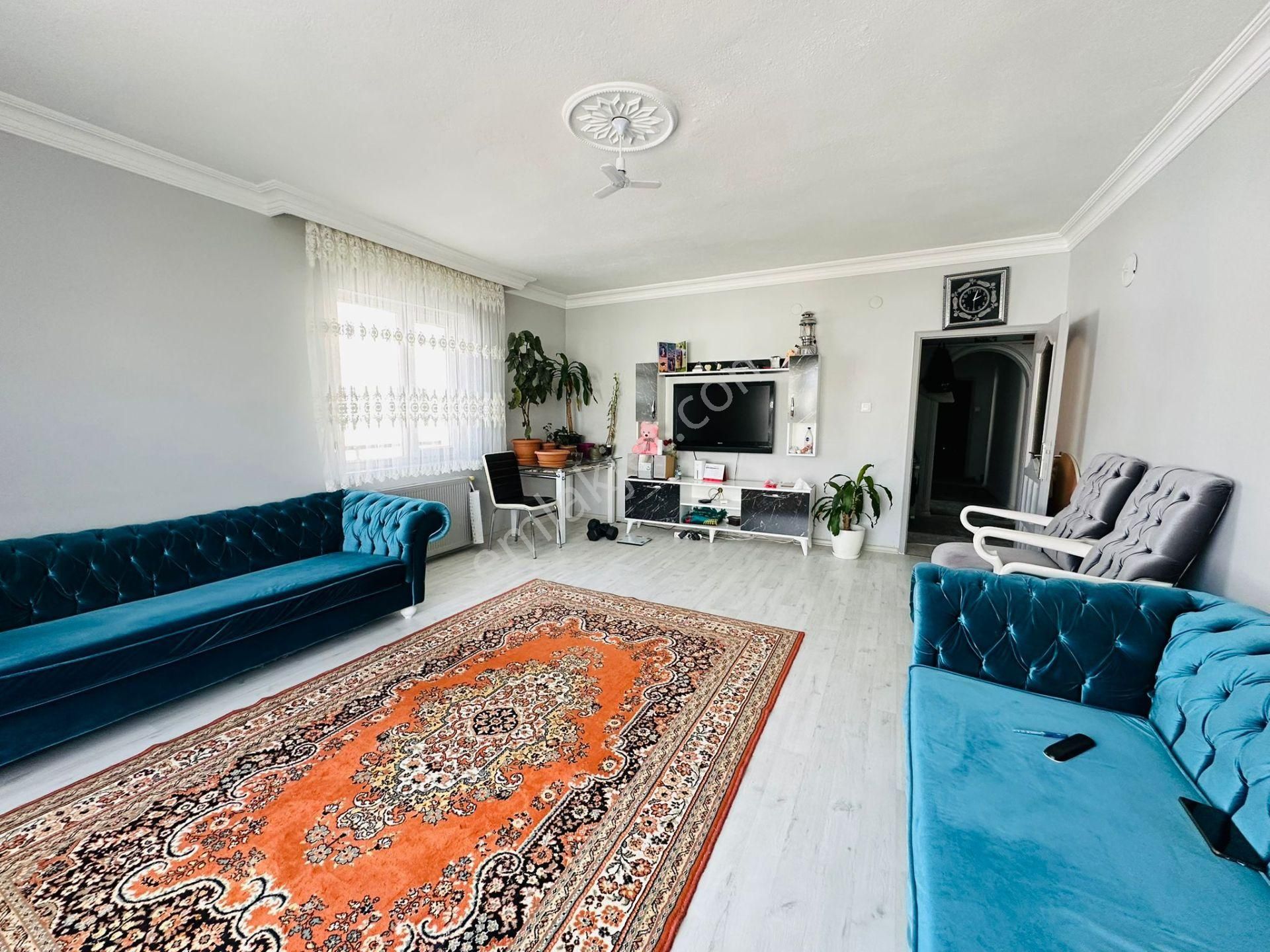 Karapürçek't Cadde Üzerinde Kök Tapu 3.katta 3+1 Satılık Daire !!! - Görsel 3