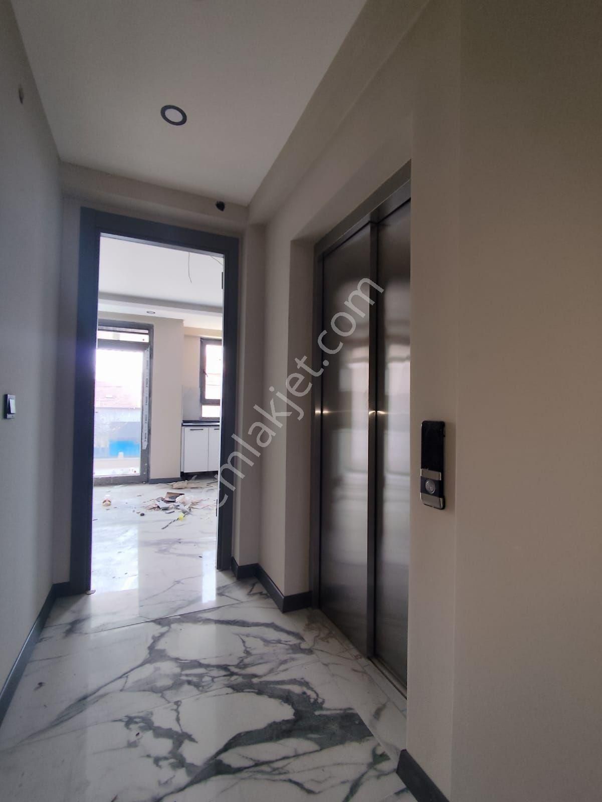 Sazova Mahalles 300 M2 Satılık 5+1 Villa - Görsel 14