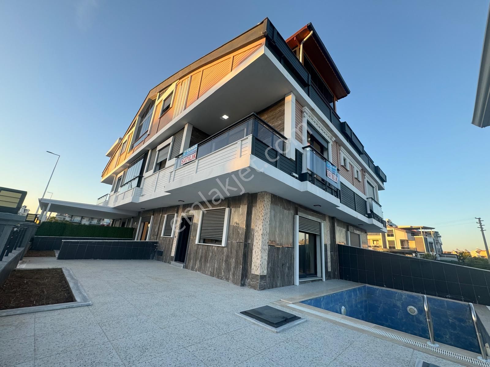 Didim Efelerde Merkezi Konumda Sıfır, Havuzlu Köşe Başı Villa - Görsel 27