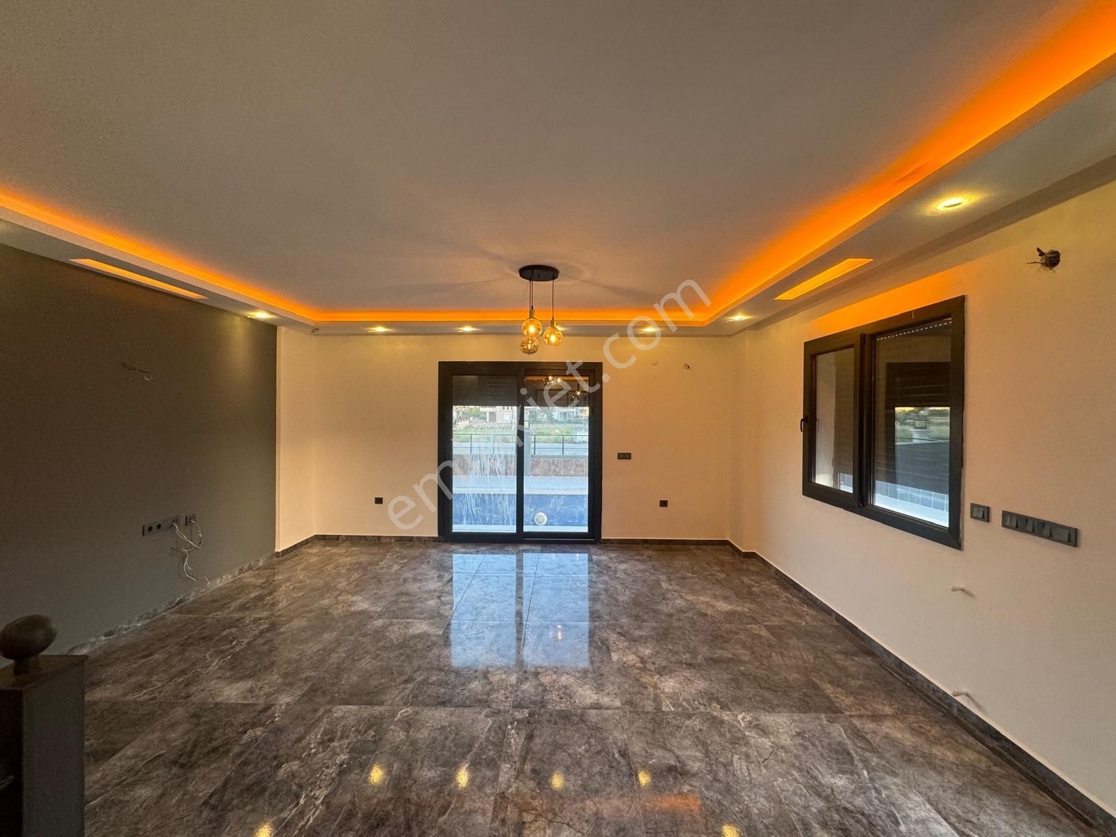 Didim Efelerde Merkezi Konumda Sıfır, Havuzlu Köşe Başı Villa - Görsel 26