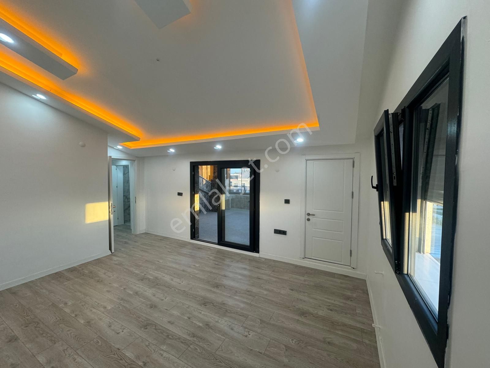 Didim Efelerde Merkezi Konumda Sıfır, Havuzlu Köşe Başı Villa - Görsel 20