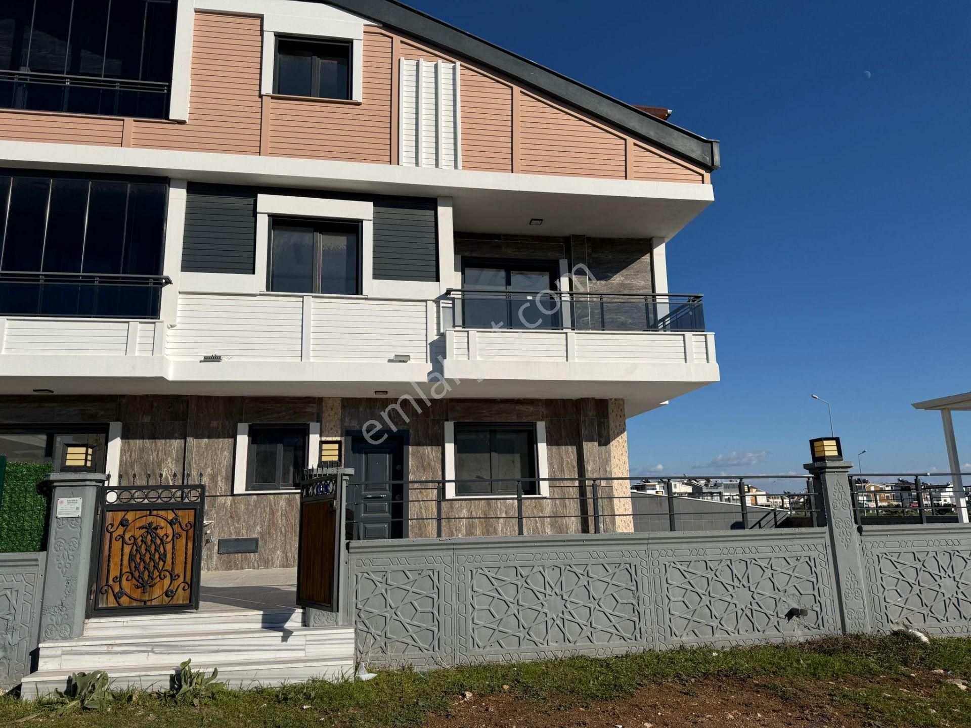 Didim Efelerde Merkezi Konumda Sıfır, Havuzlu Köşe Başı Villa - Görsel 28