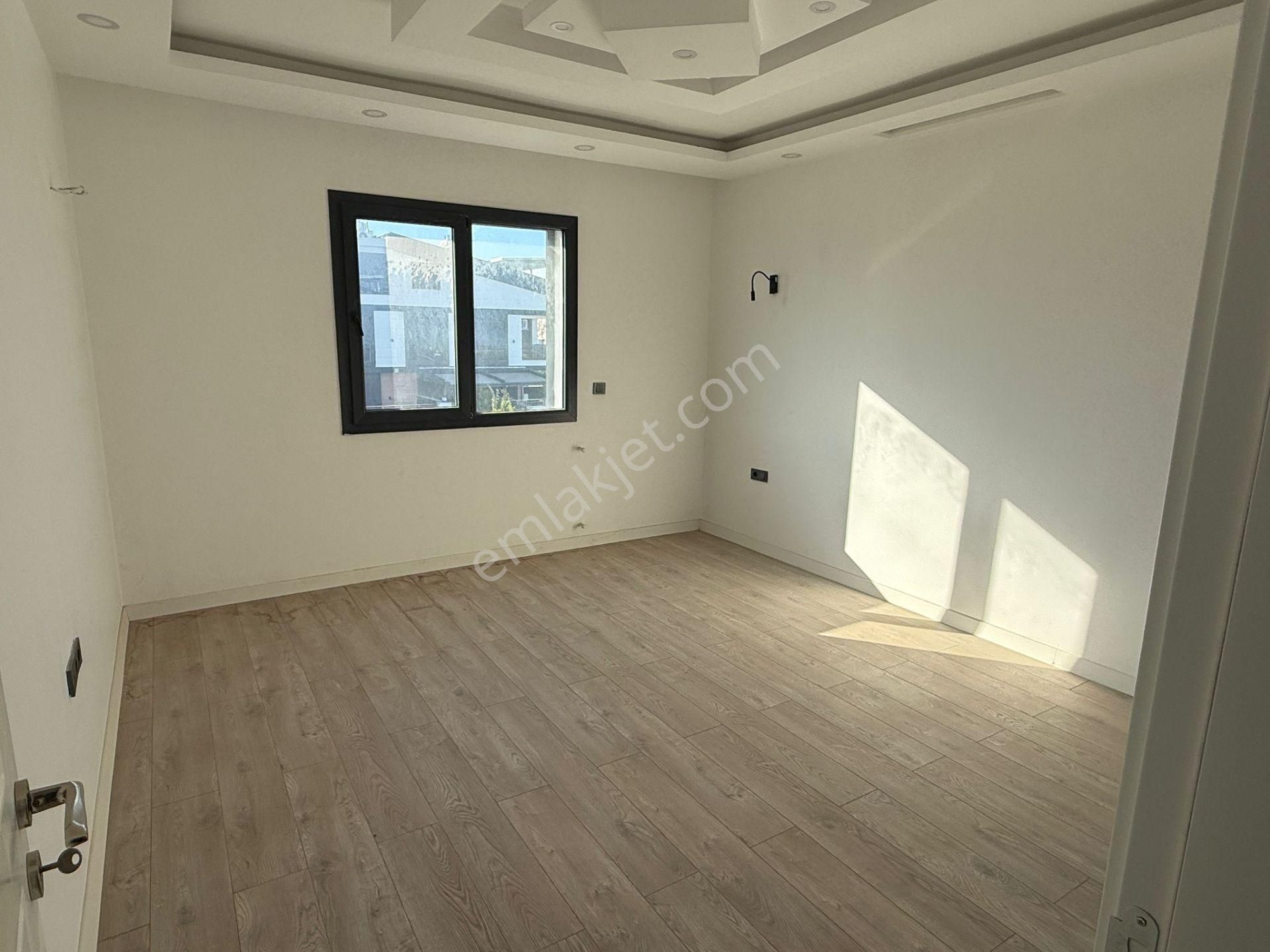 Didim Efelerde Merkezi Konumda Sıfır, Havuzlu Köşe Başı Villa - Görsel 13