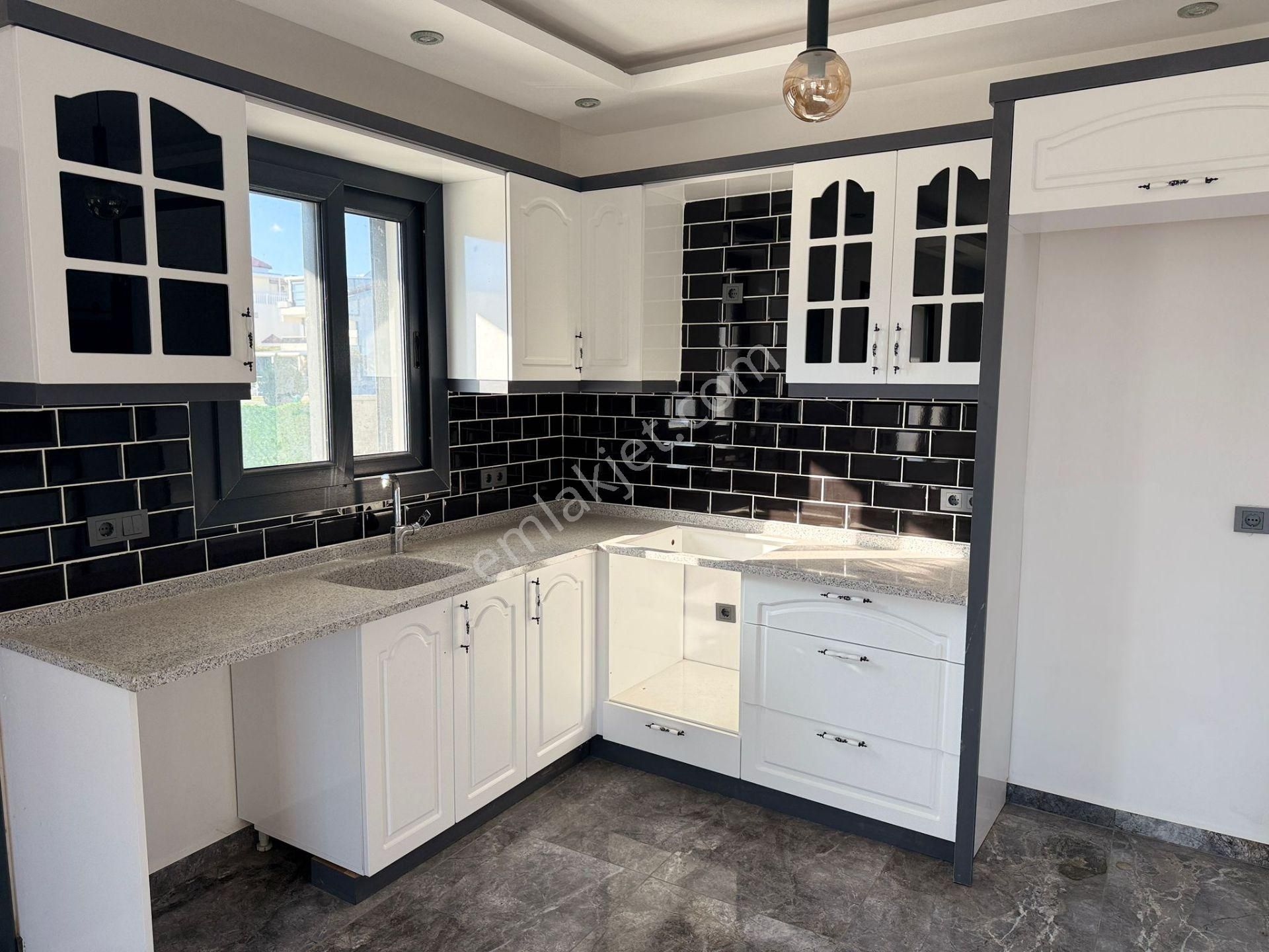 Didim Efelerde Merkezi Konumda Sıfır, Havuzlu Köşe Başı Villa - Görsel 5