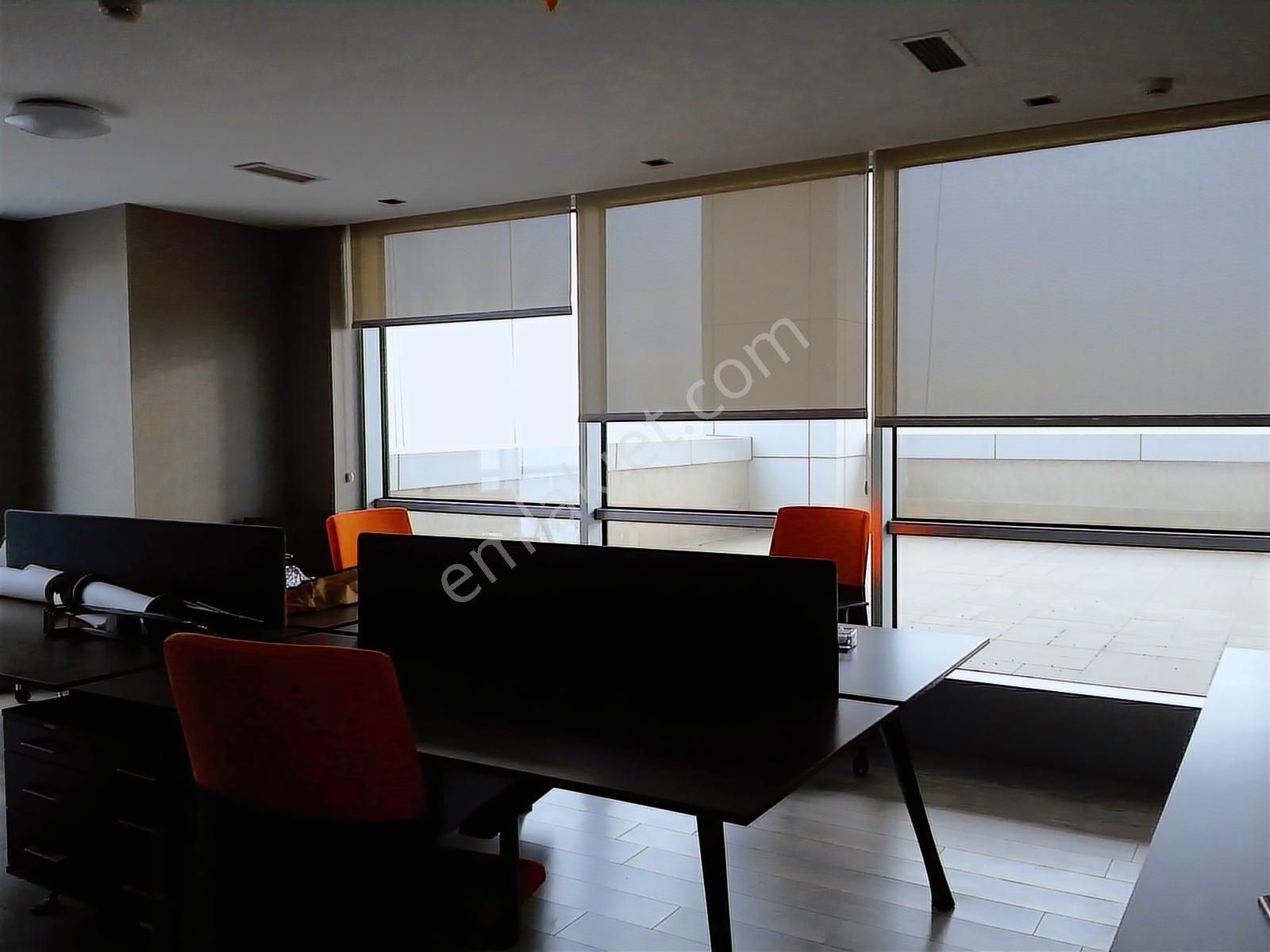 Skyport Residence'da Üstü Kapalı Teraslı Deniz Manzaralı Ofis - Görsel 4