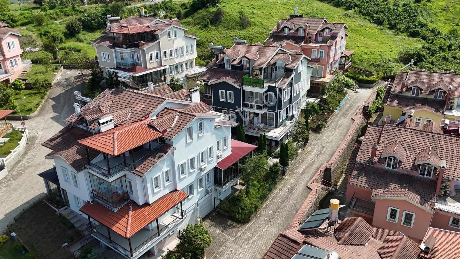 Merkeze Yakın 5+1 Deniz Manzaralı Tripleks Villa - Görsel 34