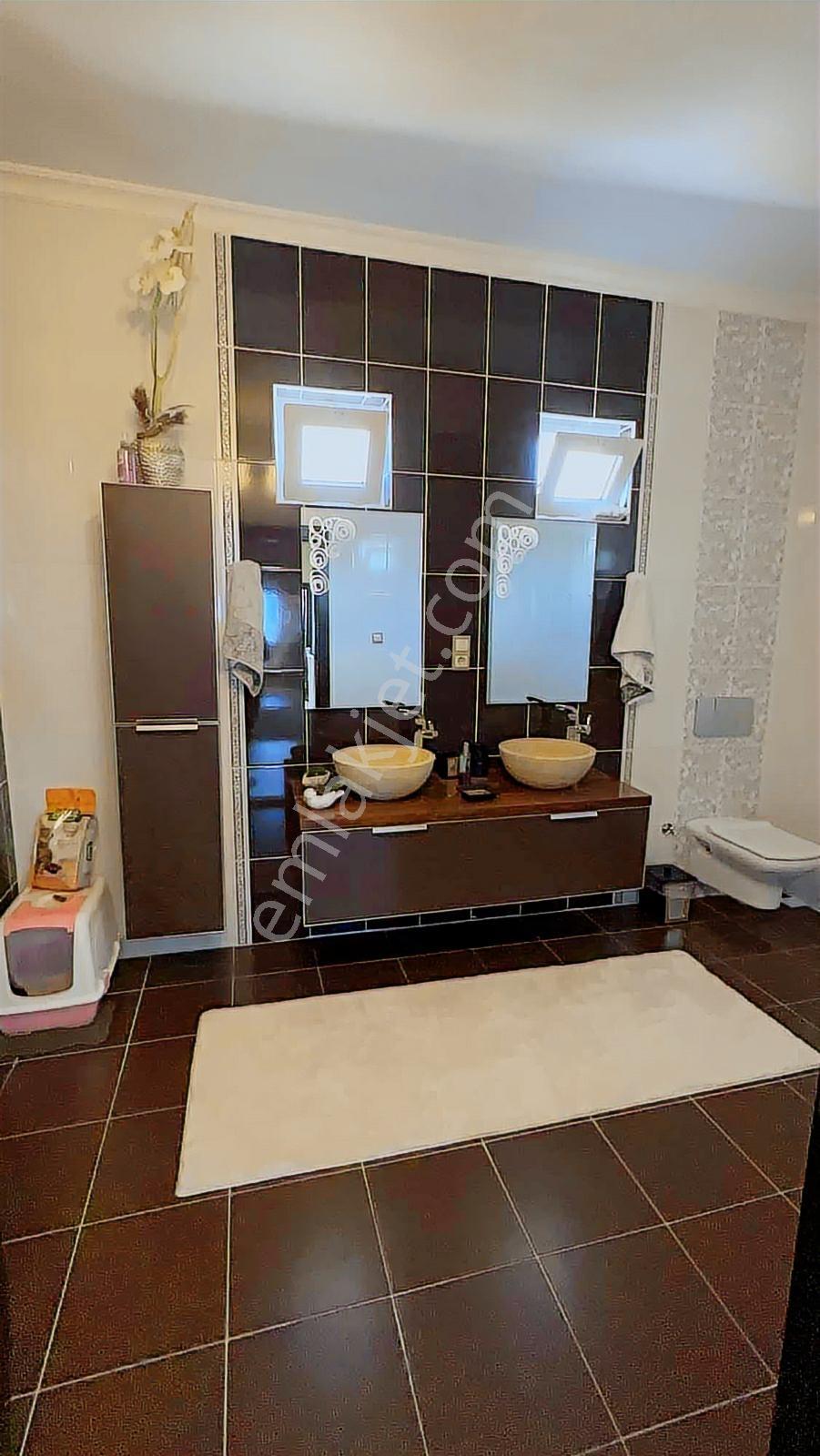 Merkeze Yakın 5+1 Deniz Manzaralı Tripleks Villa - Görsel 29
