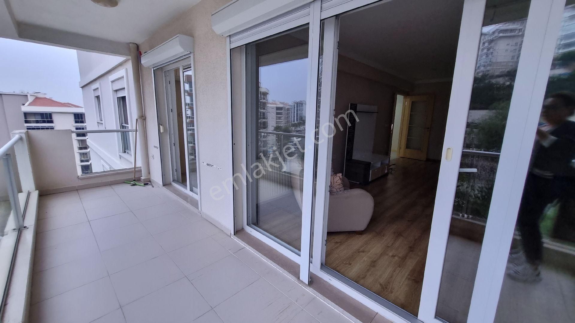 Bayraklı Körfez Mahallesi Havuzlu Sitede Ara Kat 3+1 Kiralık Daire - Görsel 16