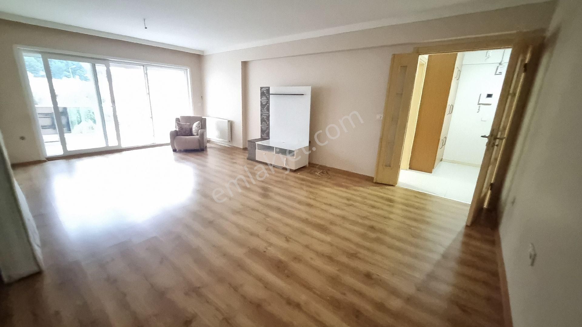 Bayraklı Körfez Mahallesi Havuzlu Sitede Ara Kat 3+1 Kiralık Daire - Görsel 21