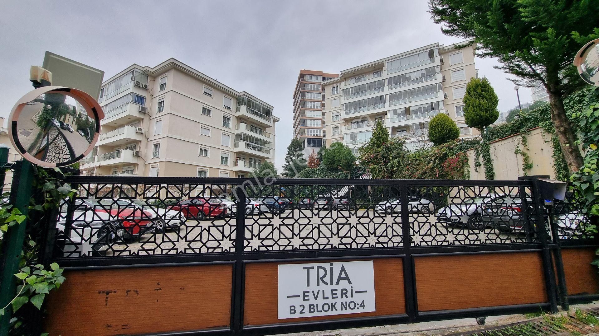 Bayraklı Körfez Mahallesi Havuzlu Sitede Ara Kat 3+1 Kiralık Daire