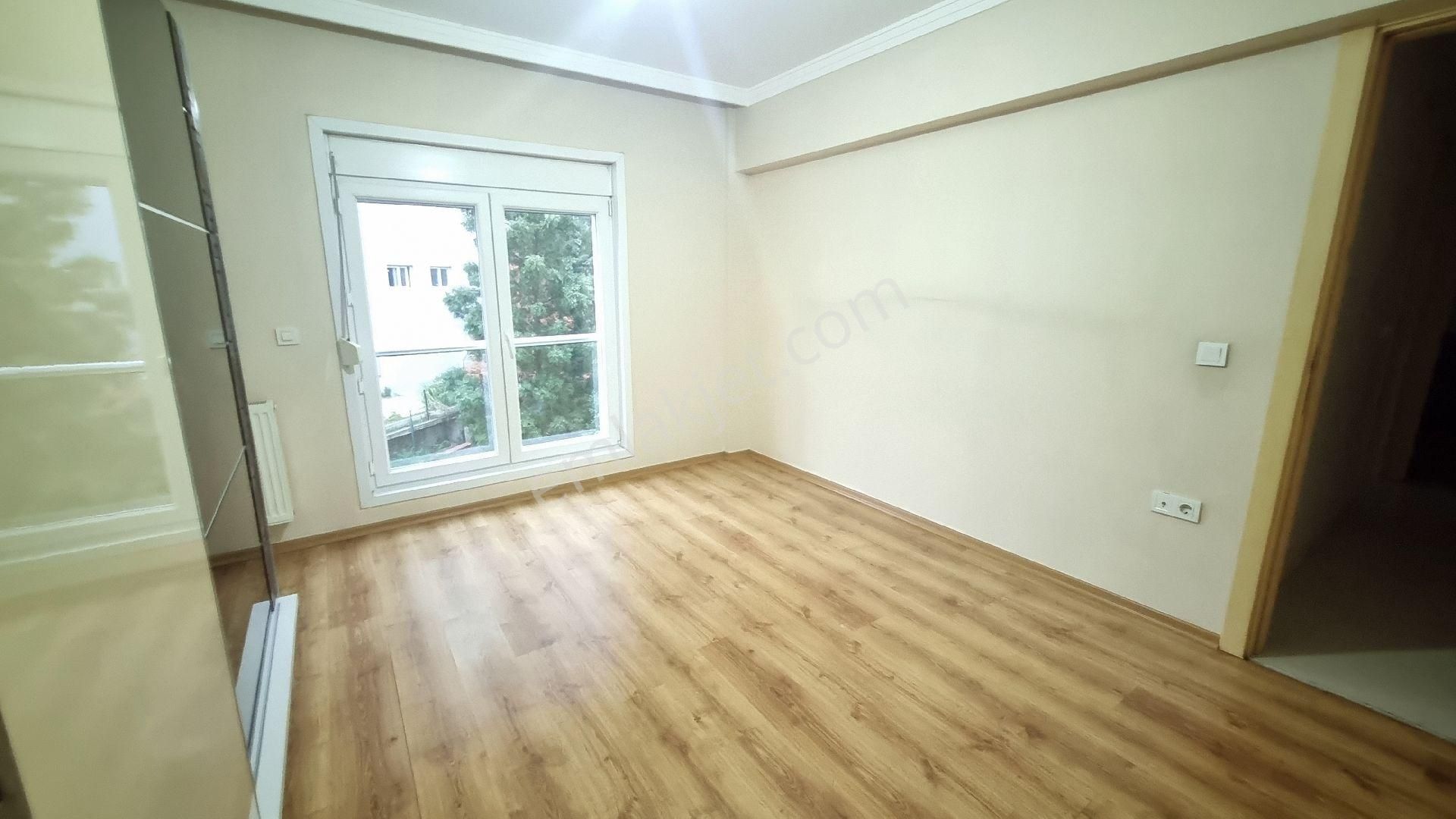 Bayraklı Körfez Mahallesi Havuzlu Sitede Ara Kat 3+1 Kiralık Daire - Görsel 25