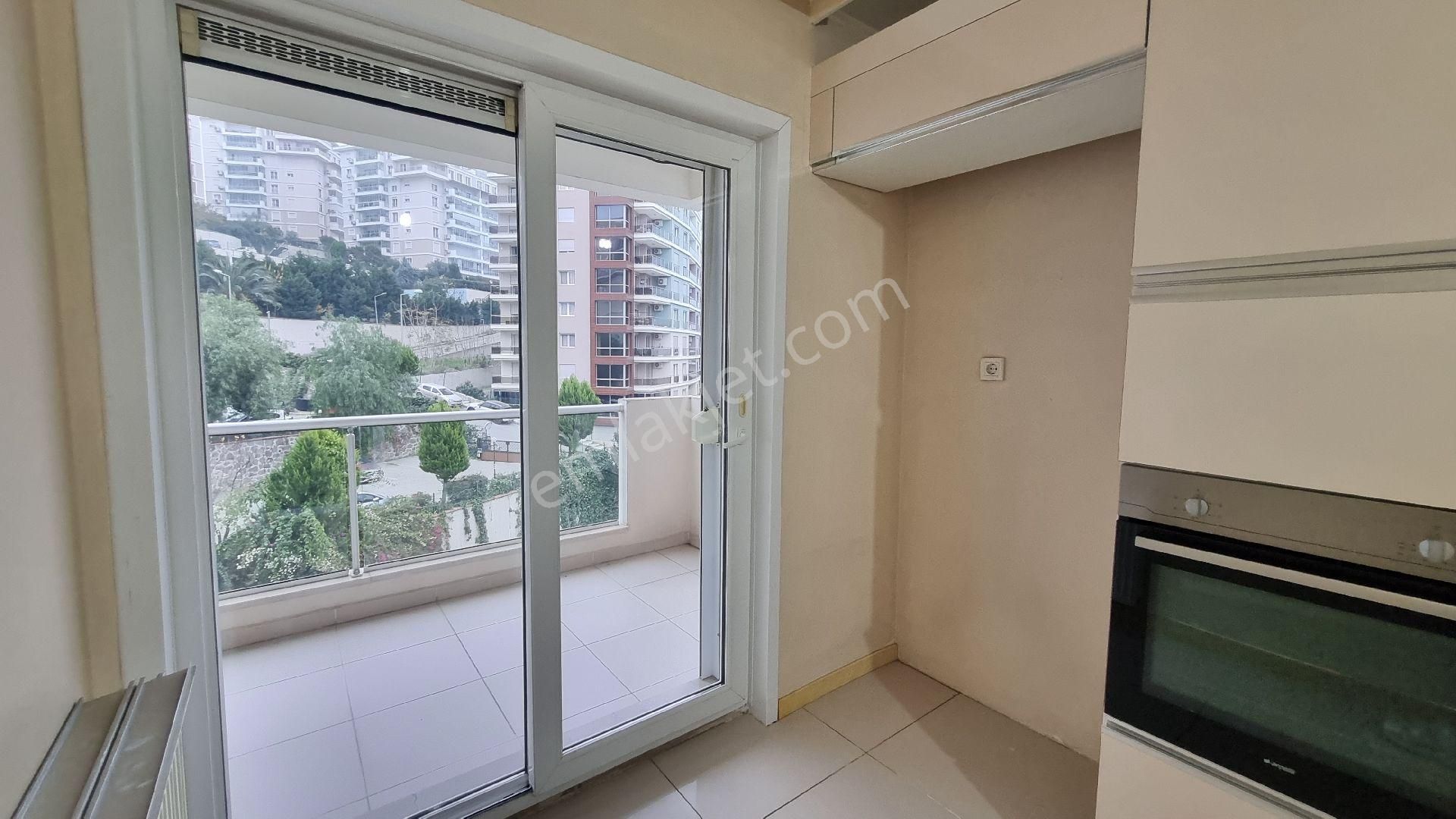 Bayraklı Körfez Mahallesi Havuzlu Sitede Ara Kat 3+1 Kiralık Daire - Görsel 14