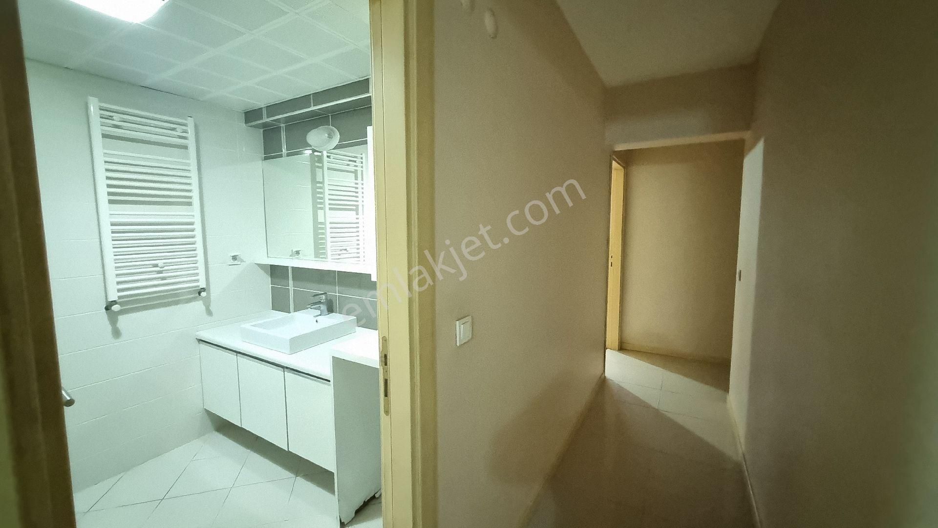 Bayraklı Körfez Mahallesi Havuzlu Sitede Ara Kat 3+1 Kiralık Daire - Görsel 22