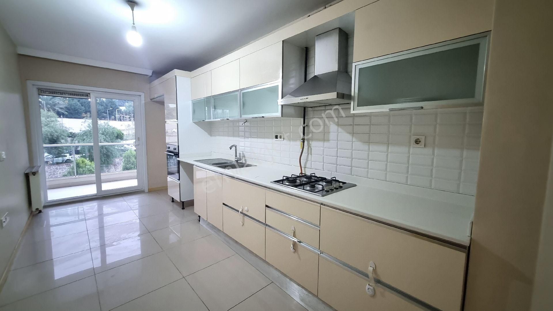 Bayraklı Körfez Mahallesi Havuzlu Sitede Ara Kat 3+1 Kiralık Daire - Görsel 13