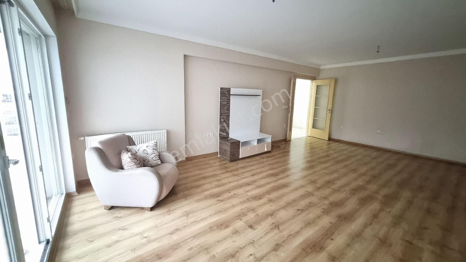 Bayraklı Körfez Mahallesi Havuzlu Sitede Ara Kat 3+1 Kiralık Daire - Görsel 20