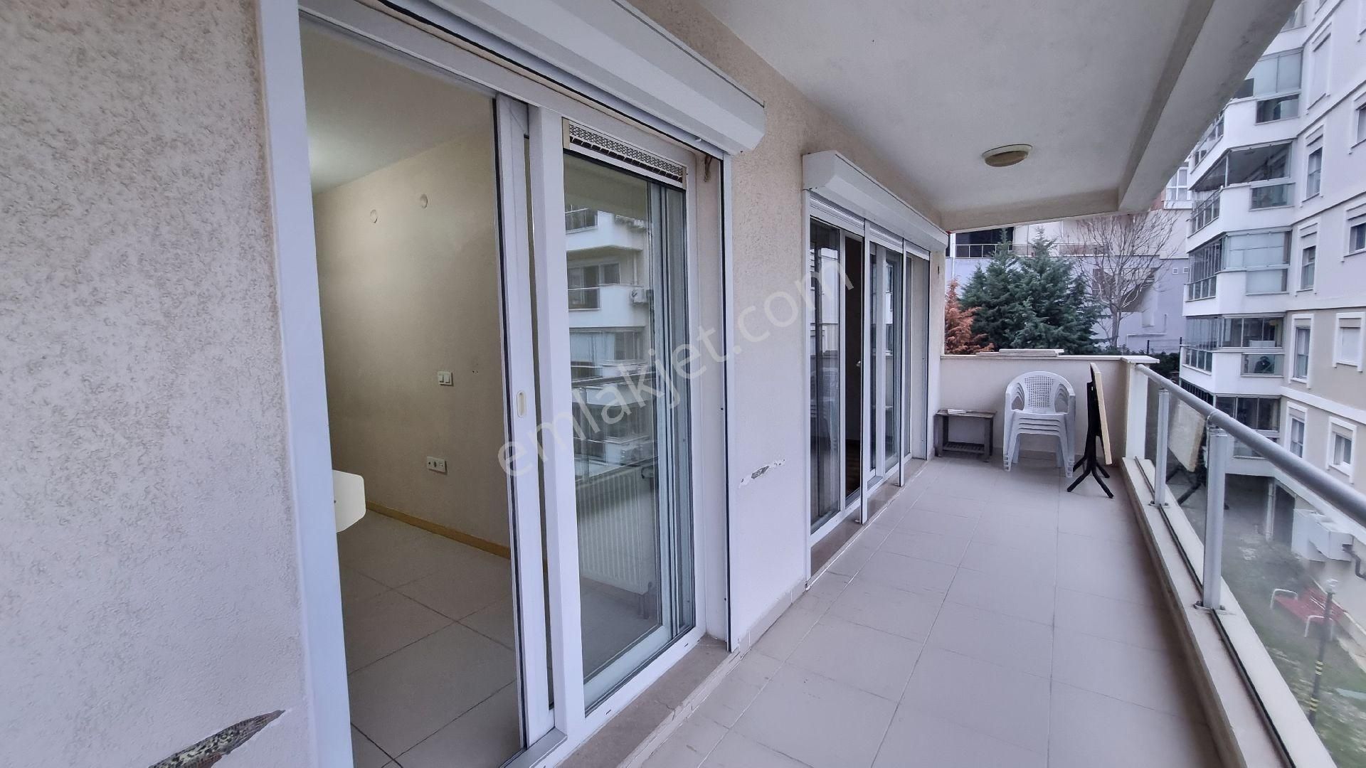 Bayraklı Körfez Mahallesi Havuzlu Sitede Ara Kat 3+1 Kiralık Daire - Görsel 15