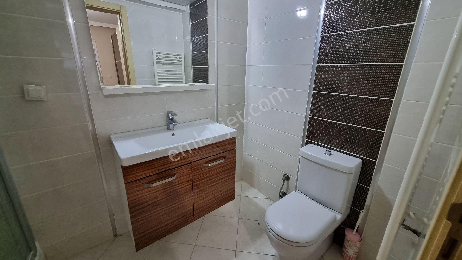 Bayraklı Körfez Mahallesi Havuzlu Sitede Ara Kat 3+1 Kiralık Daire - Görsel 28