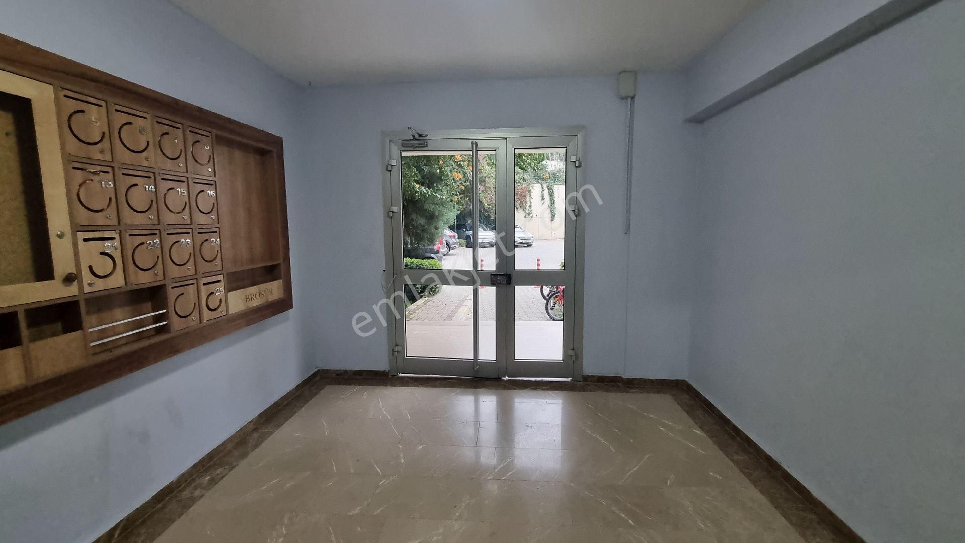 Bayraklı Körfez Mahallesi Havuzlu Sitede Ara Kat 3+1 Kiralık Daire - Görsel 10