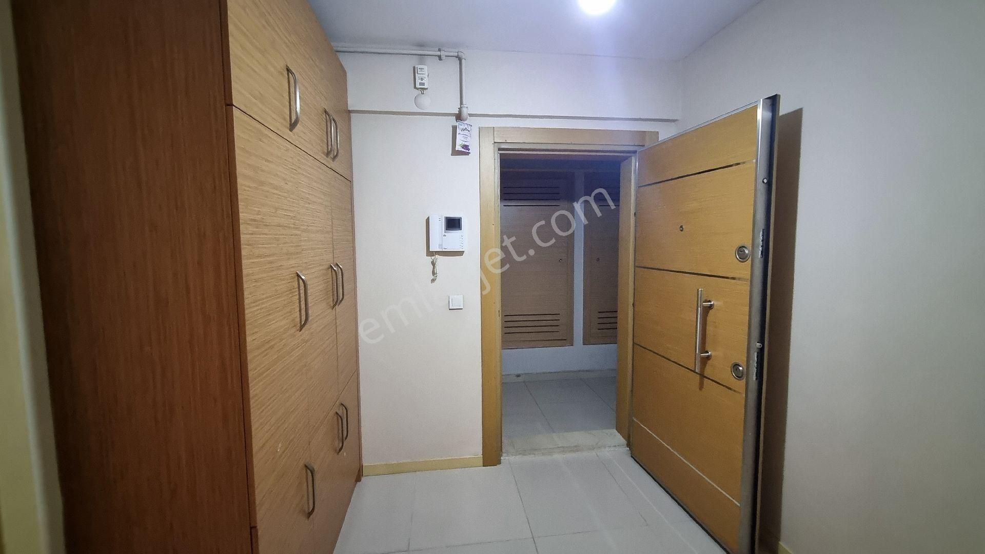 Bayraklı Körfez Mahallesi Havuzlu Sitede Ara Kat 3+1 Kiralık Daire - Görsel 12