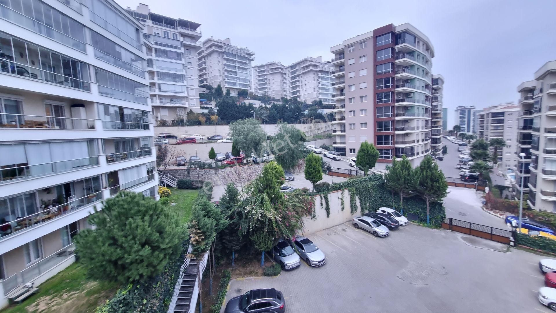 Bayraklı Körfez Mahallesi Havuzlu Sitede Ara Kat 3+1 Kiralık Daire - Görsel 18