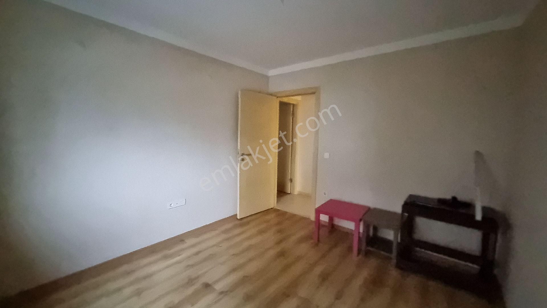 Bayraklı Körfez Mahallesi Havuzlu Sitede Ara Kat 3+1 Kiralık Daire - Görsel 33