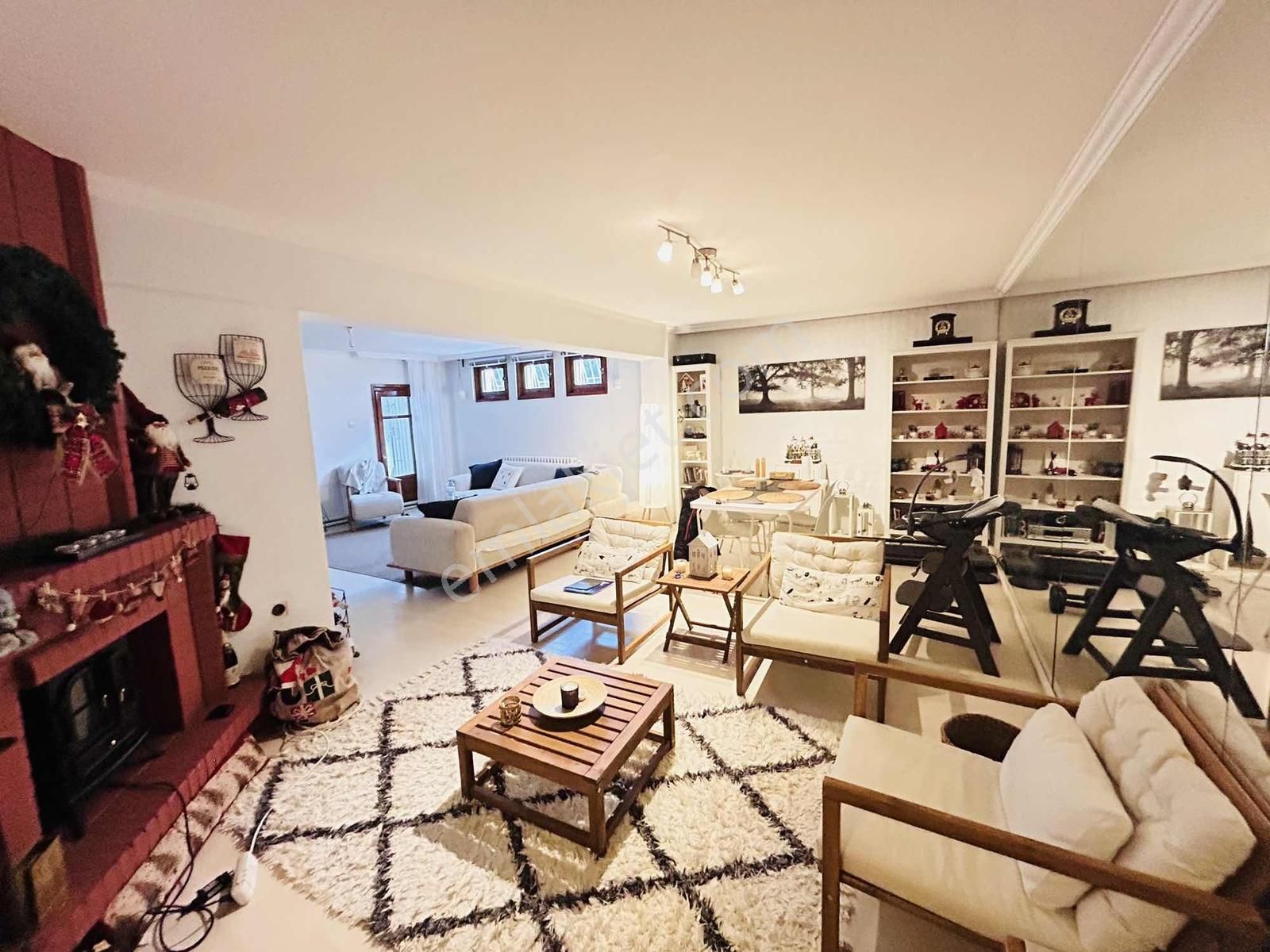 Gop Yeni Foça Sk. Full Yapılı Bahçe Kullanımlı 135 M2 2+1 - Görsel 9