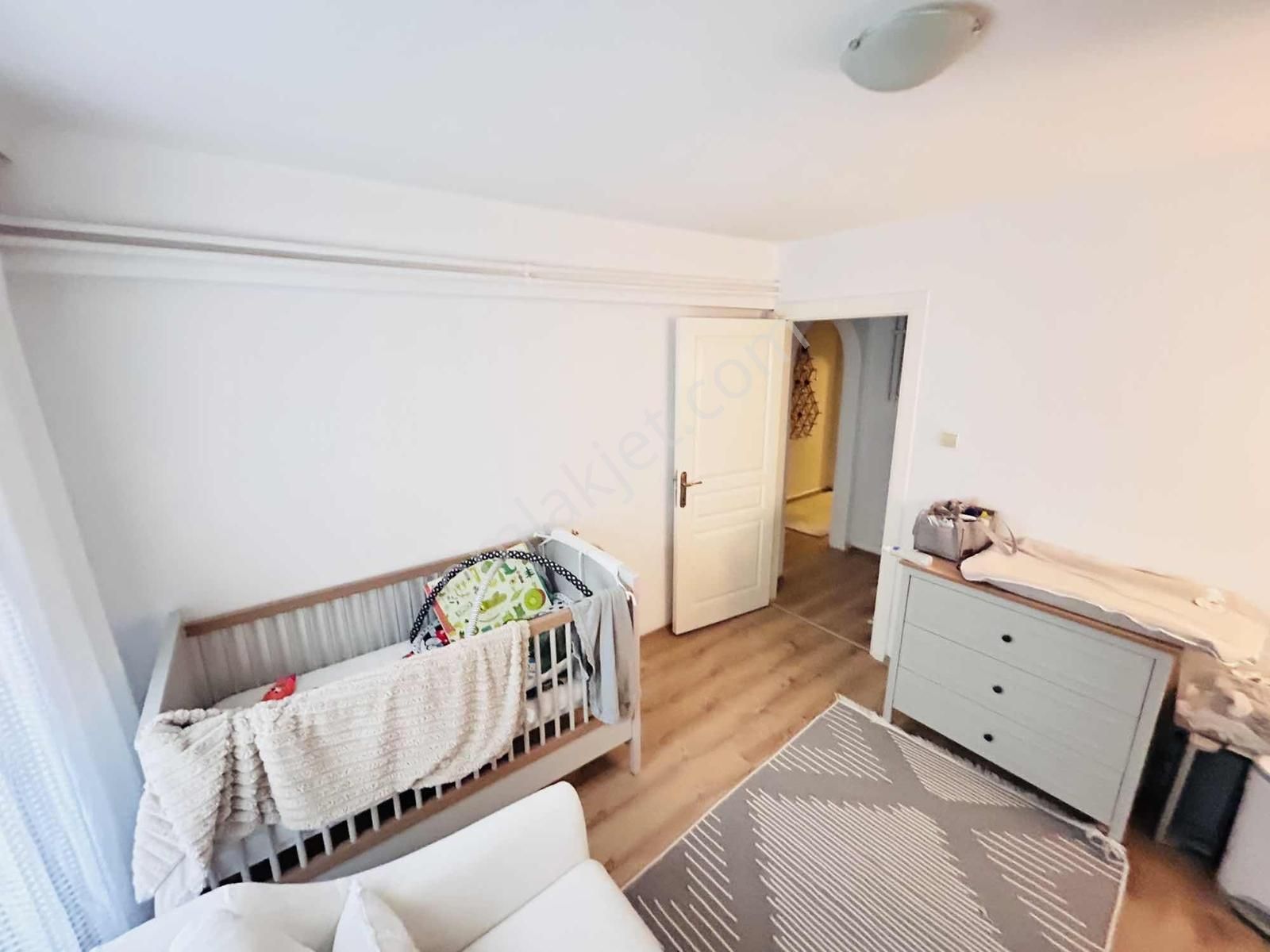 Gop Yeni Foça Sk. Full Yapılı Bahçe Kullanımlı 135 M2 2+1 - Görsel 2