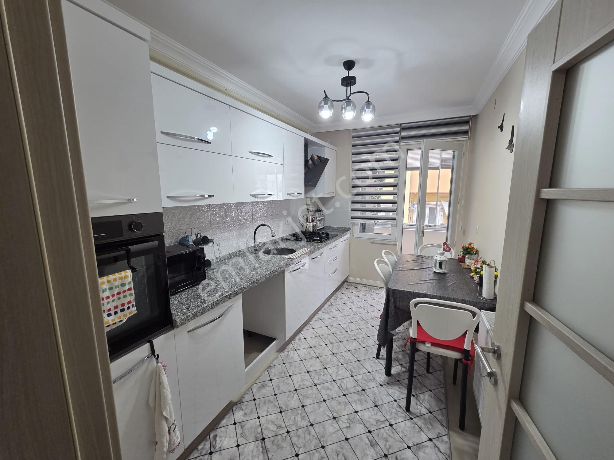 Aydınlıkevler'de İçi Sıfır Yapılı 3+1 Kiralık Daire - Görsel 13