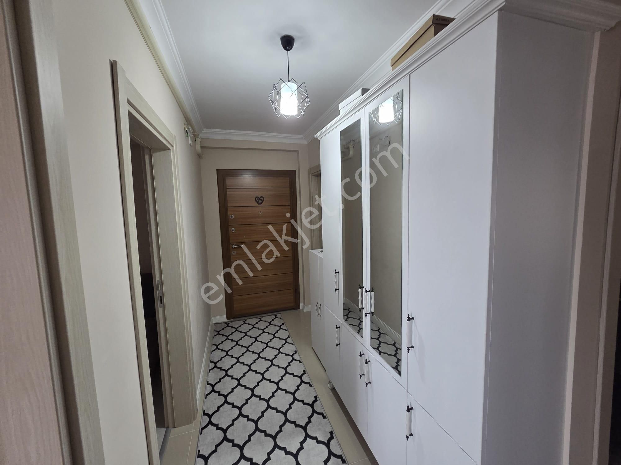 Aydınlıkevler'de İçi Sıfır Yapılı 3+1 Kiralık Daire - Görsel 5