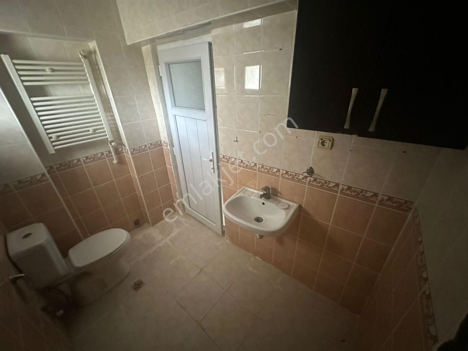 Beşikkaya'da Cadde Üzerinde 2+1 Satılık Fırsat Daire !! - Görsel 15