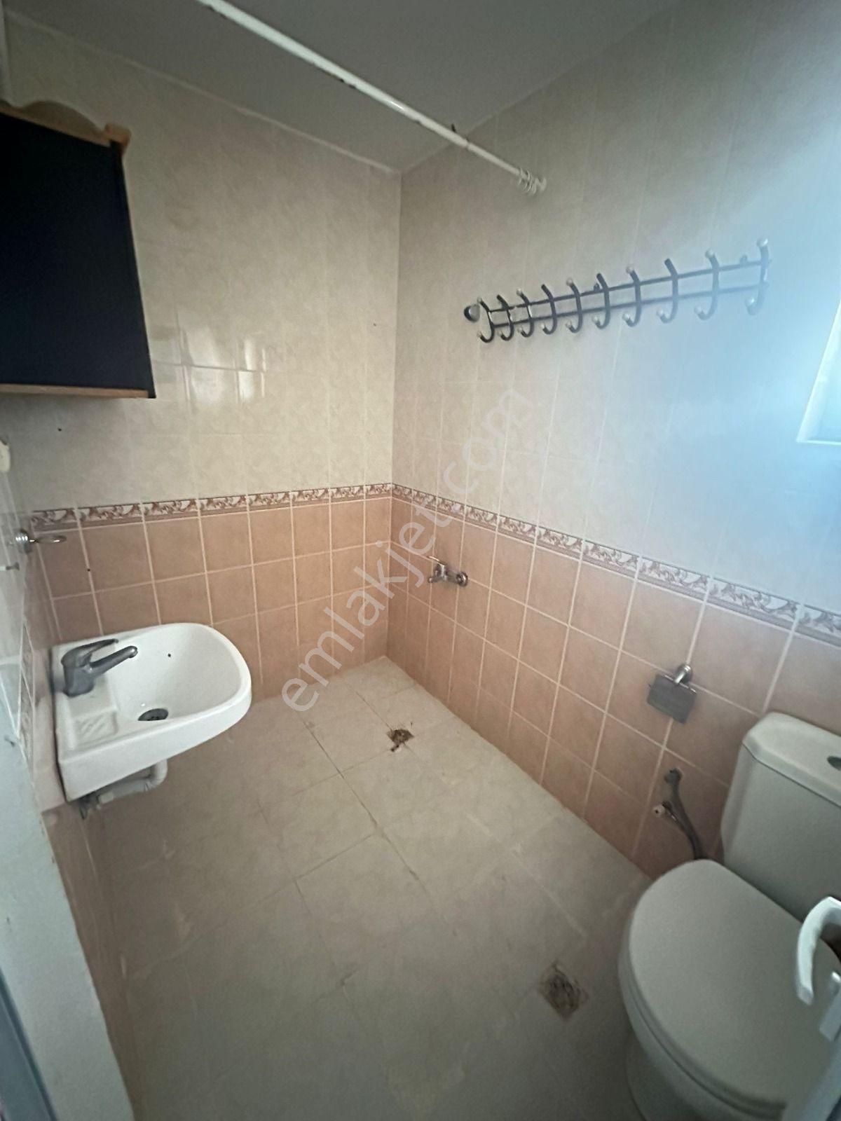 Beşikkaya'da Cadde Üzerinde 2+1 Satılık Fırsat Daire !! - Görsel 16