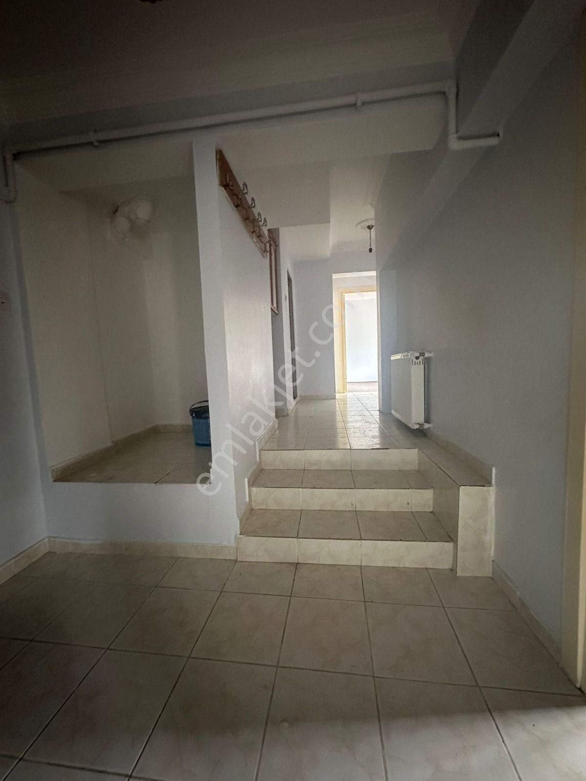 Beşikkaya'da Cadde Üzerinde 2+1 Satılık Fırsat Daire !! - Görsel 11