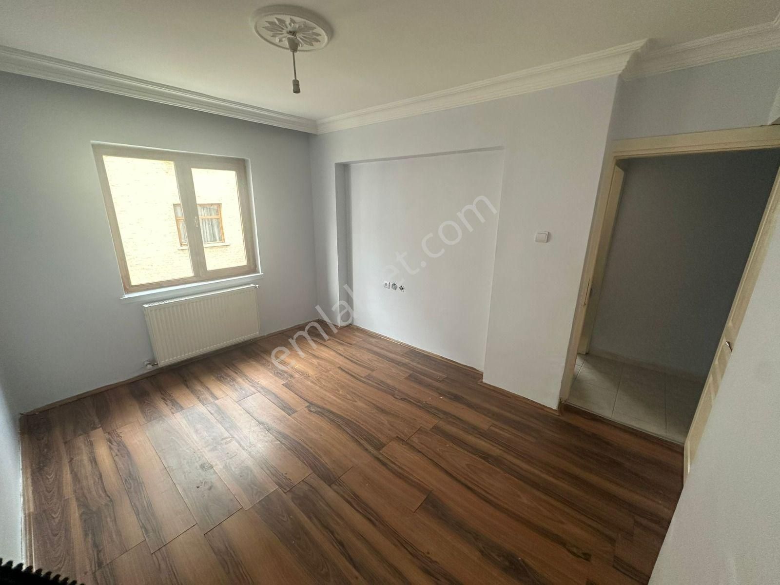 Beşikkaya'da Cadde Üzerinde 2+1 Satılık Fırsat Daire !! - Görsel 4